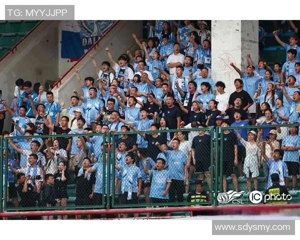 河南建业后备队与大连一方后备队激战正酣展现青春风采与足球魅力